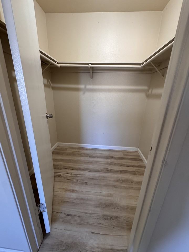 556 N Lincoln Ave #12 - Photo 7 of 8