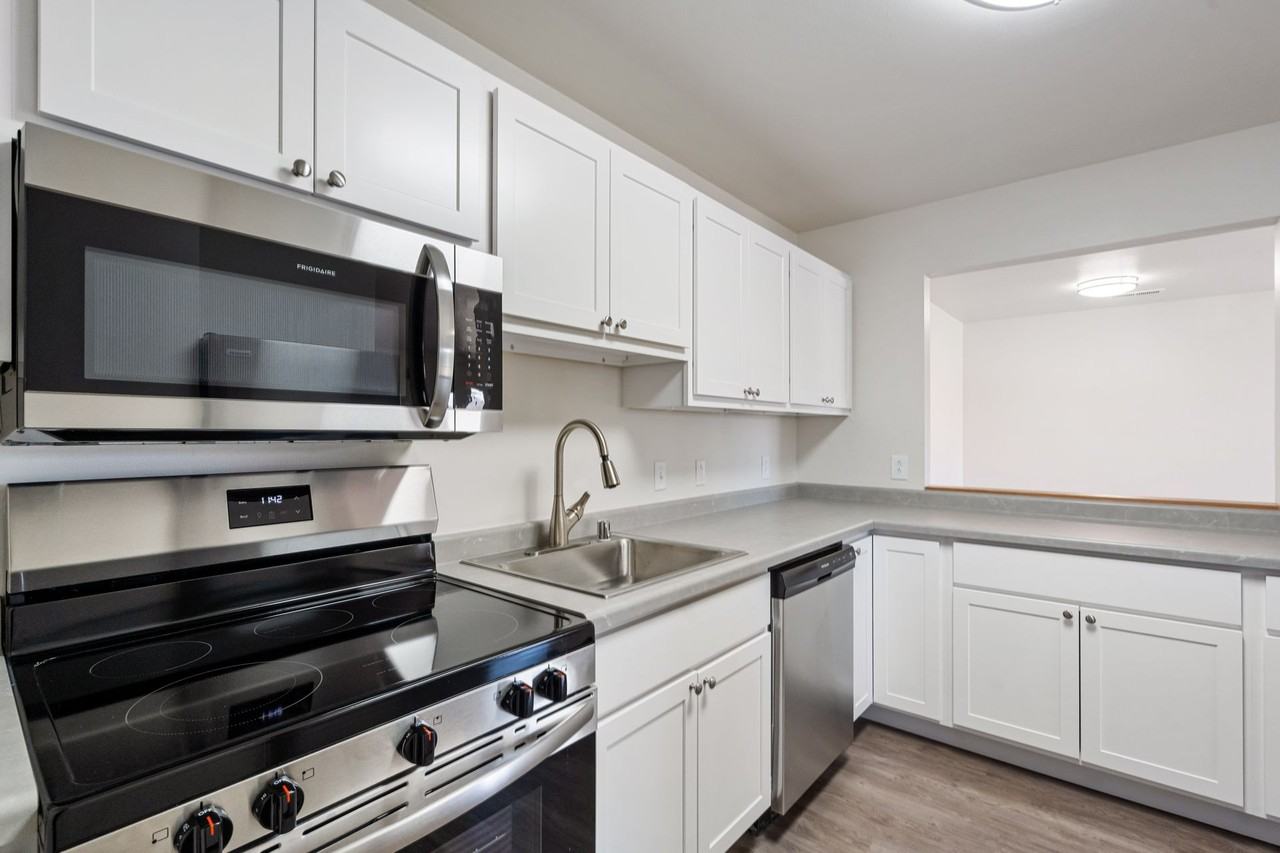 Riverstone Townhomes - Photo 6 of 15