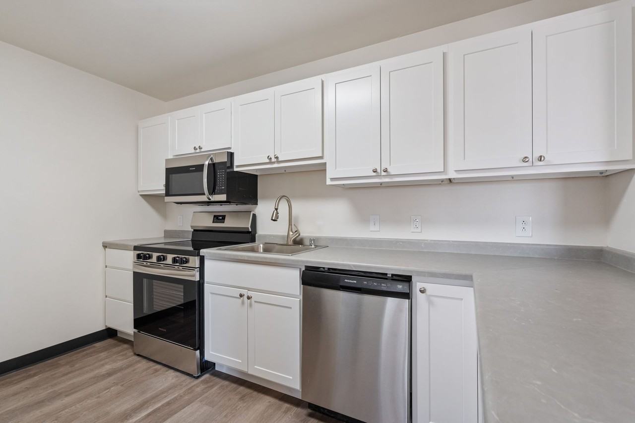 Riverstone Townhomes - Photo 7 of 15