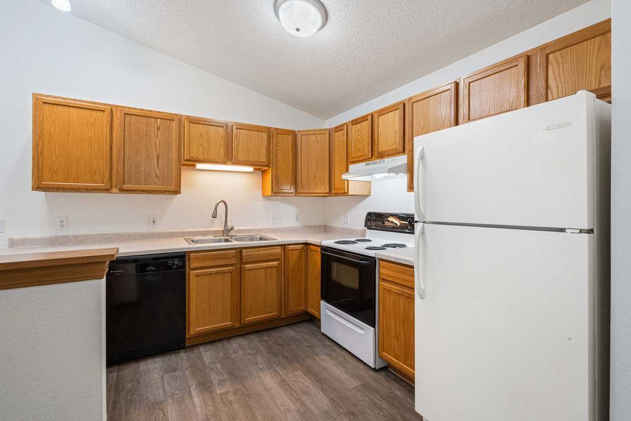 Woodland Park Apartments - Photo 4 of 17