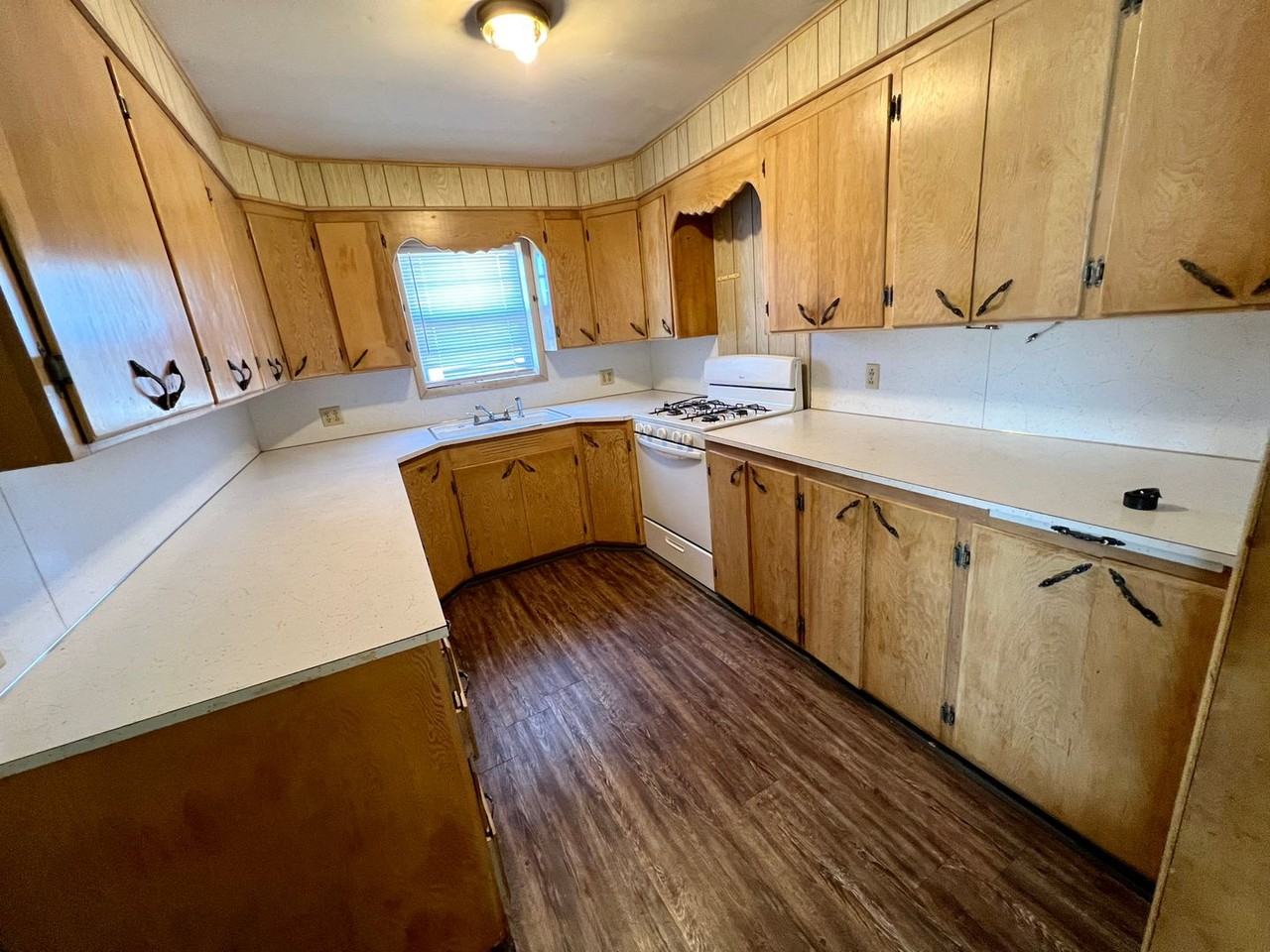 324 North Burns Avenue - Photo 3 of 5