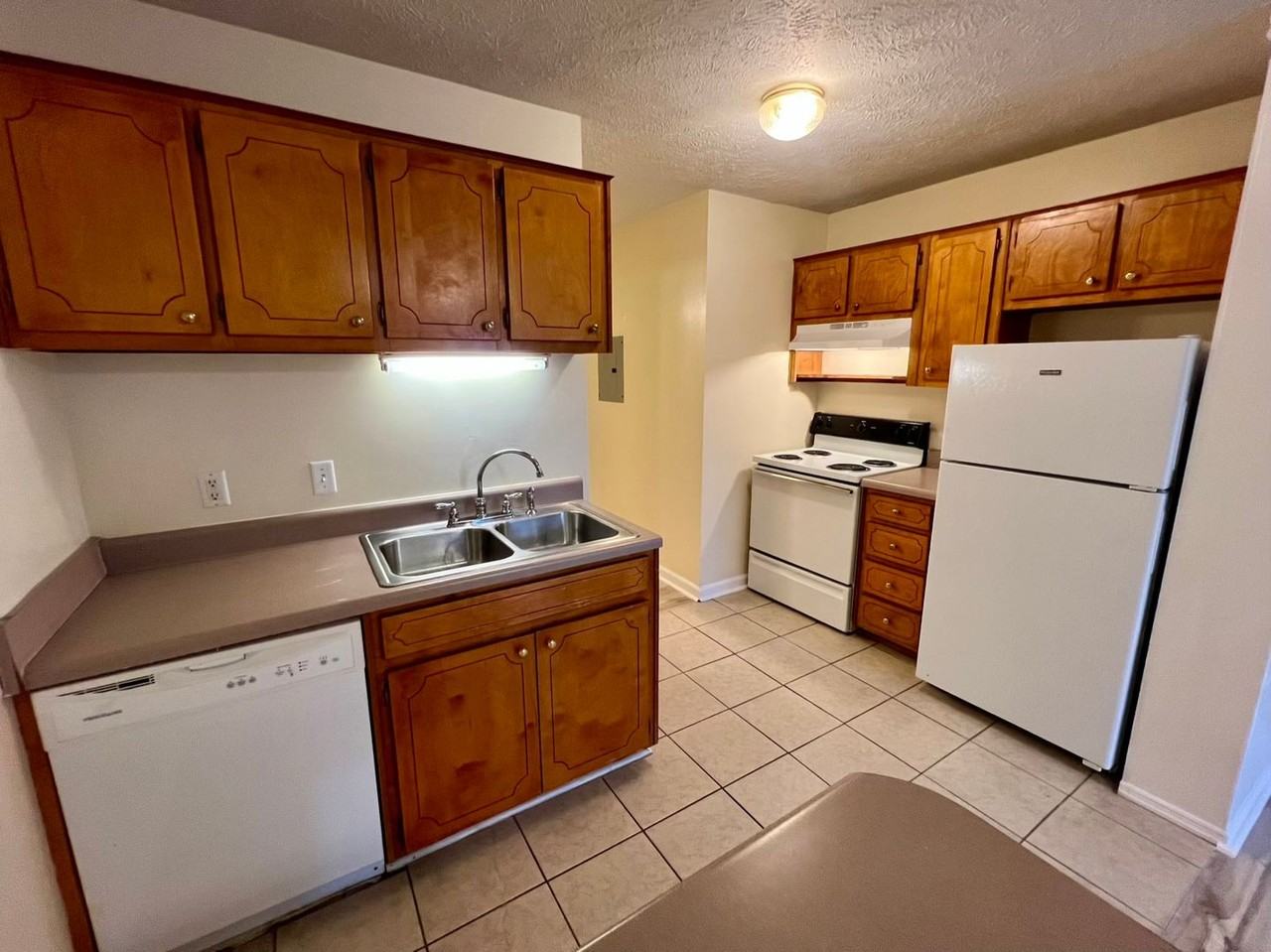 2124 Dr. Martin Luther King Jr Boulevard - Photo 4 of 8