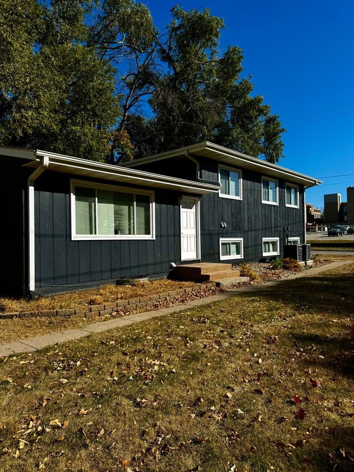 129 S. Oak - Photo 3 of 40