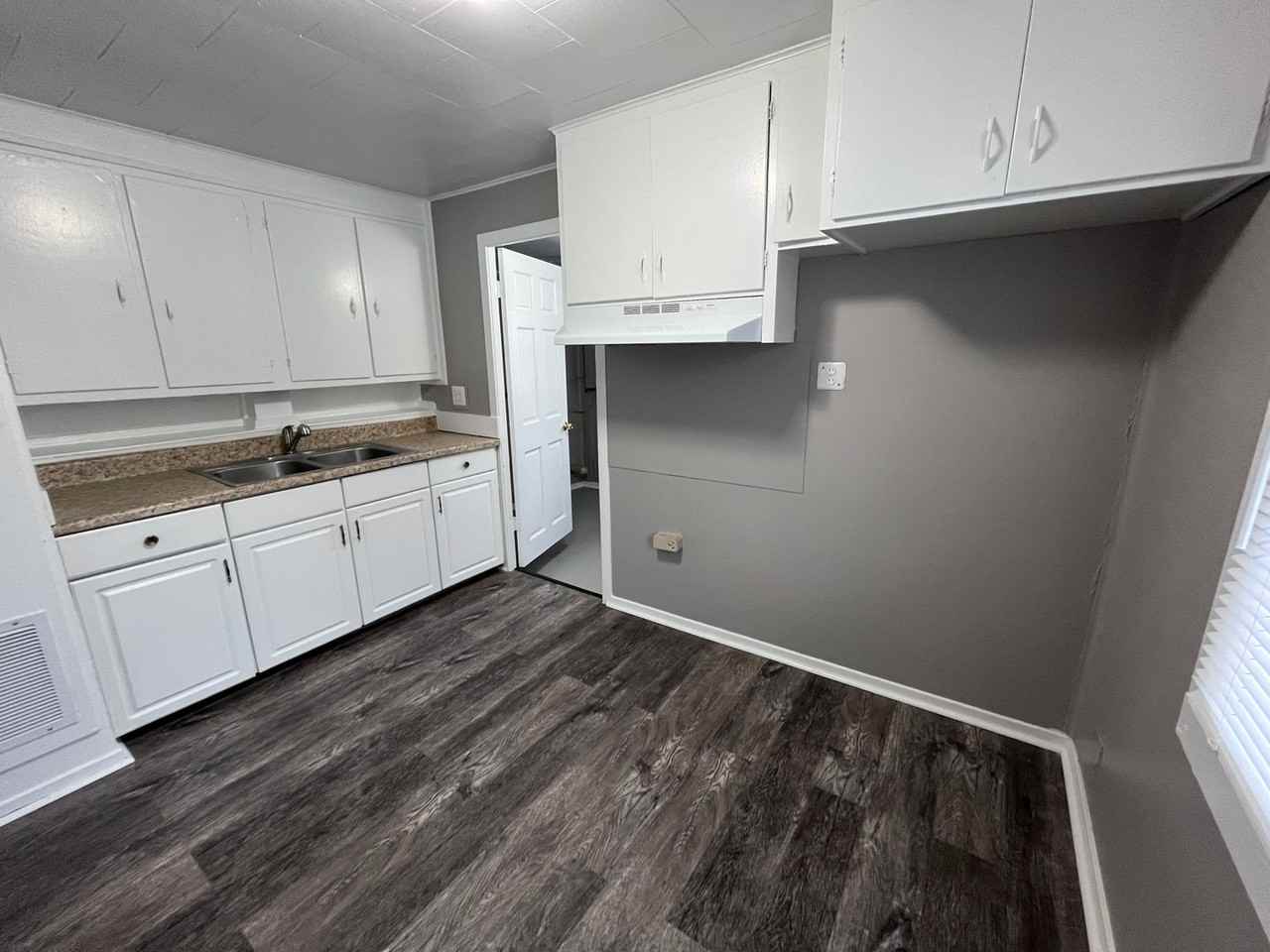2714 Manford Street - Photo 2 of 9