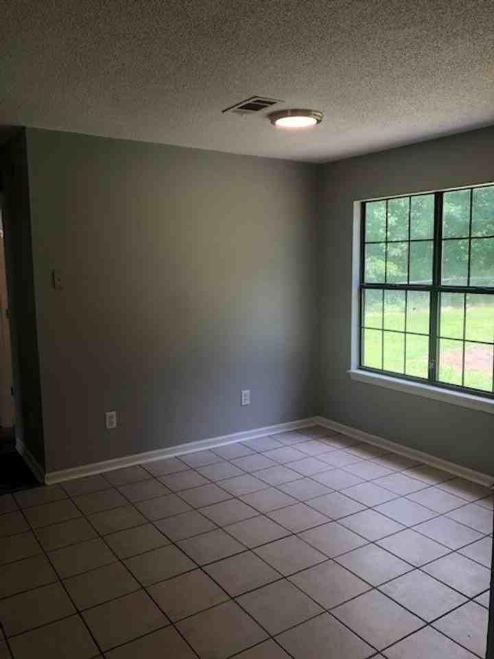 511 Grant Ln - Photo 5 of 12