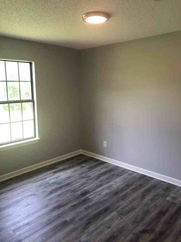 511 Grant Ln - Photo 7 of 12