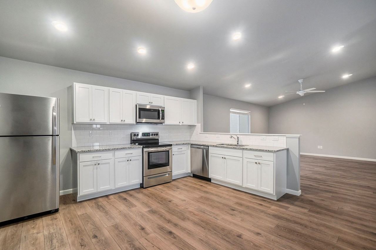 1232 Jayberry Dr - Photo 2 of 17