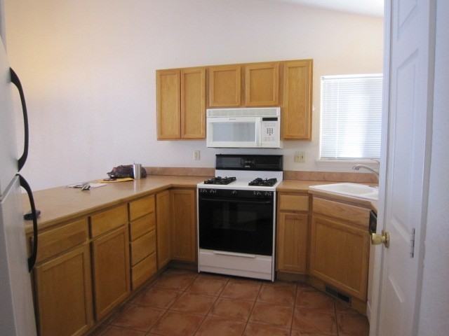 360 East Golf Place #B - Photo 3 of 11