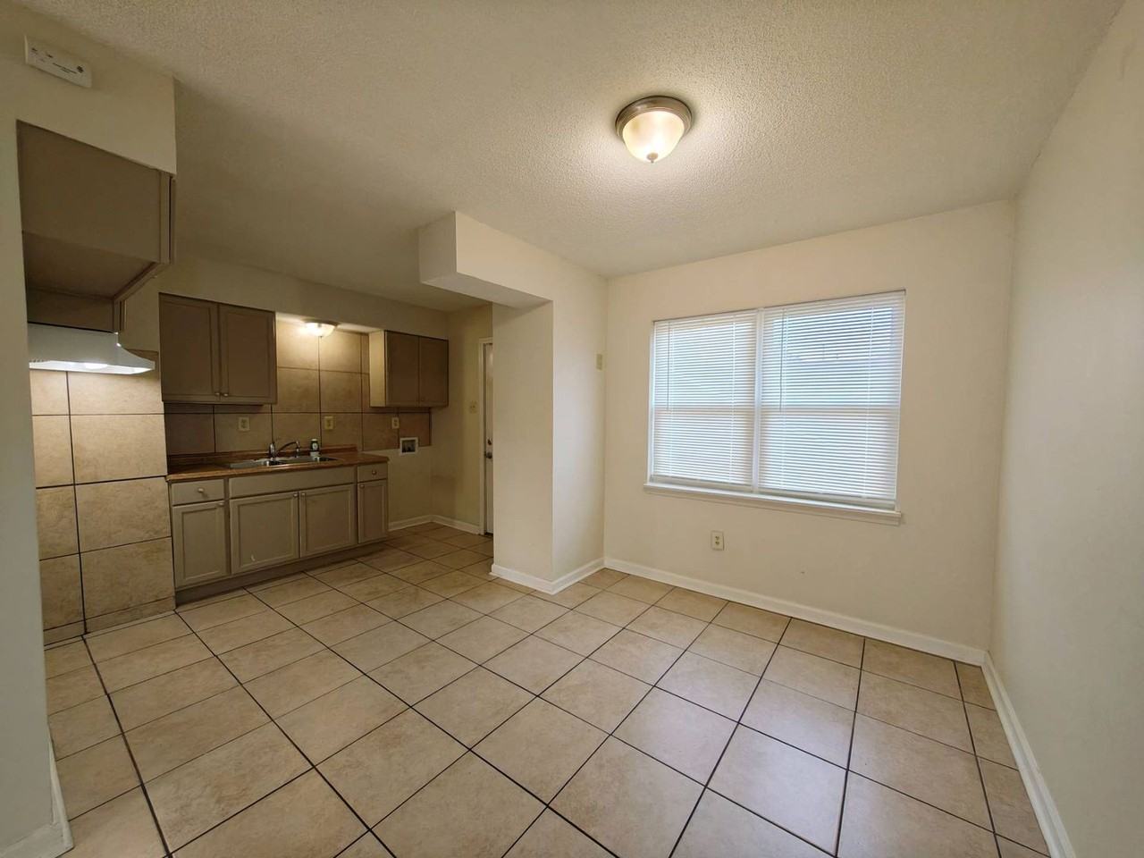 580 Blackhawk Road - Photo 3 of 9