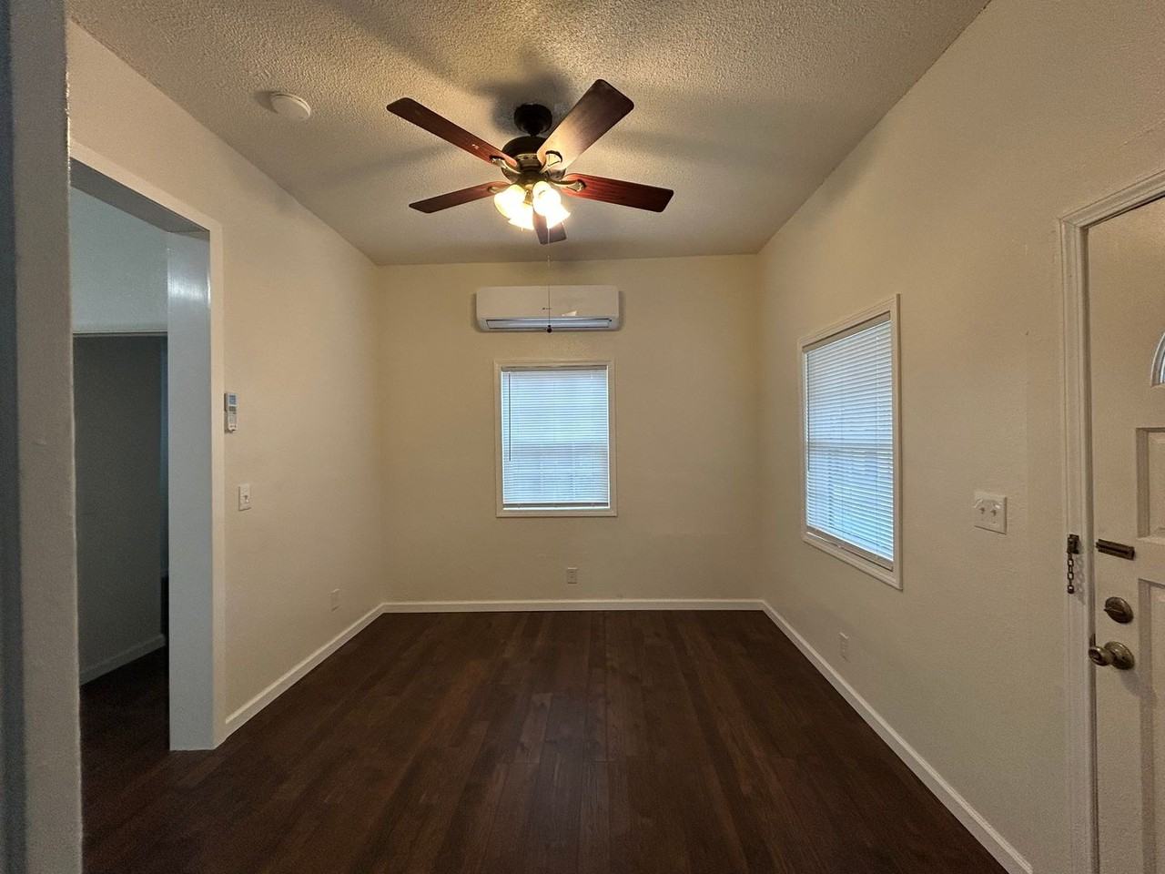1544 Montgomery St - Photo 4 of 9