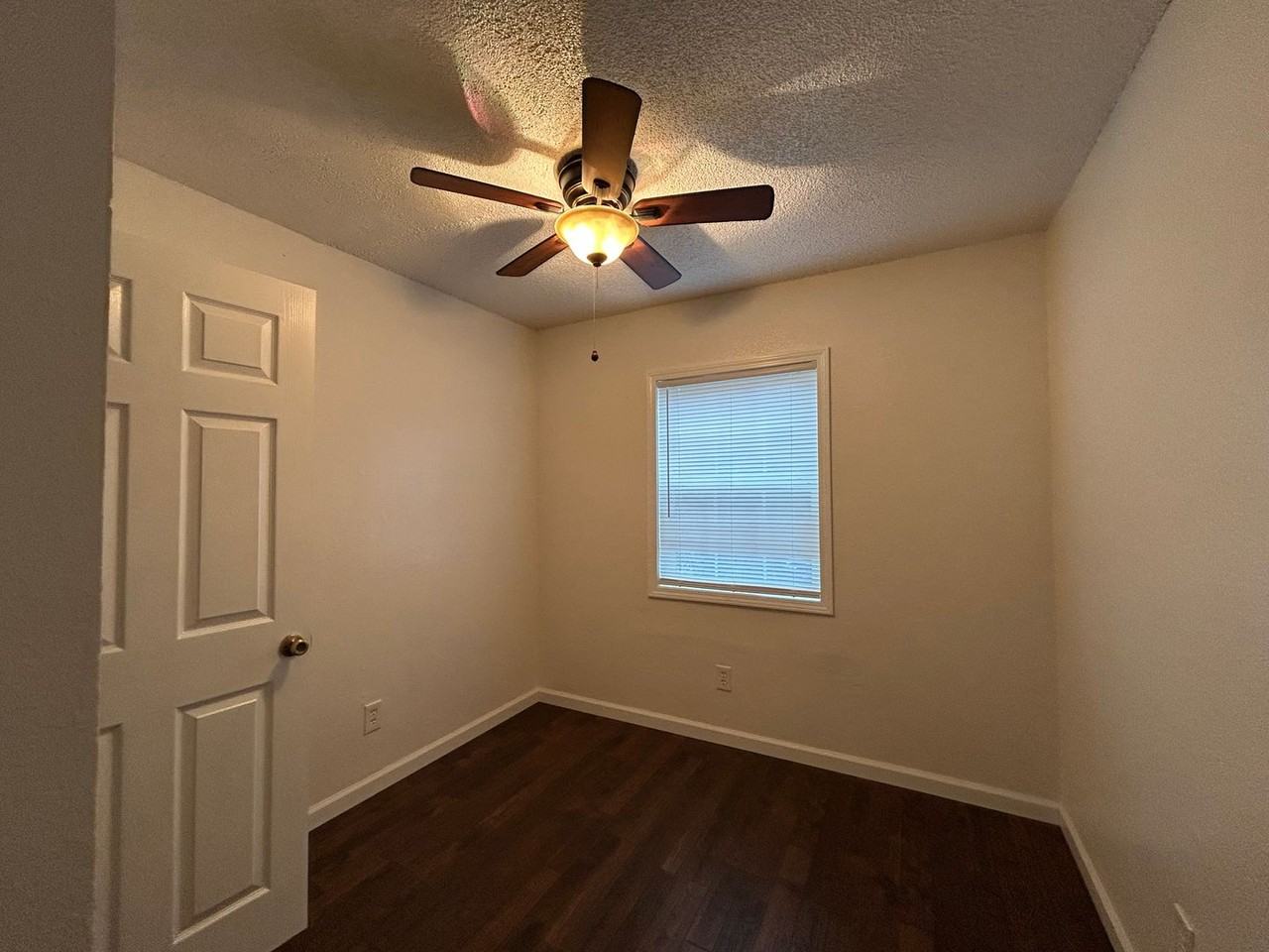 1544 Montgomery St - Photo 6 of 9