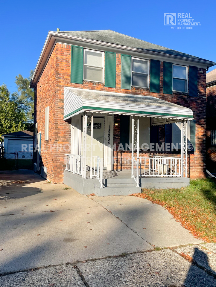 18935 Indiana St - Photo 2 of 22