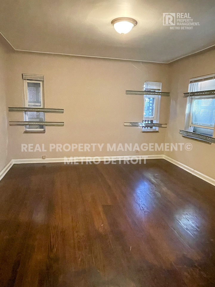 18935 Indiana St - Photo 4 of 22