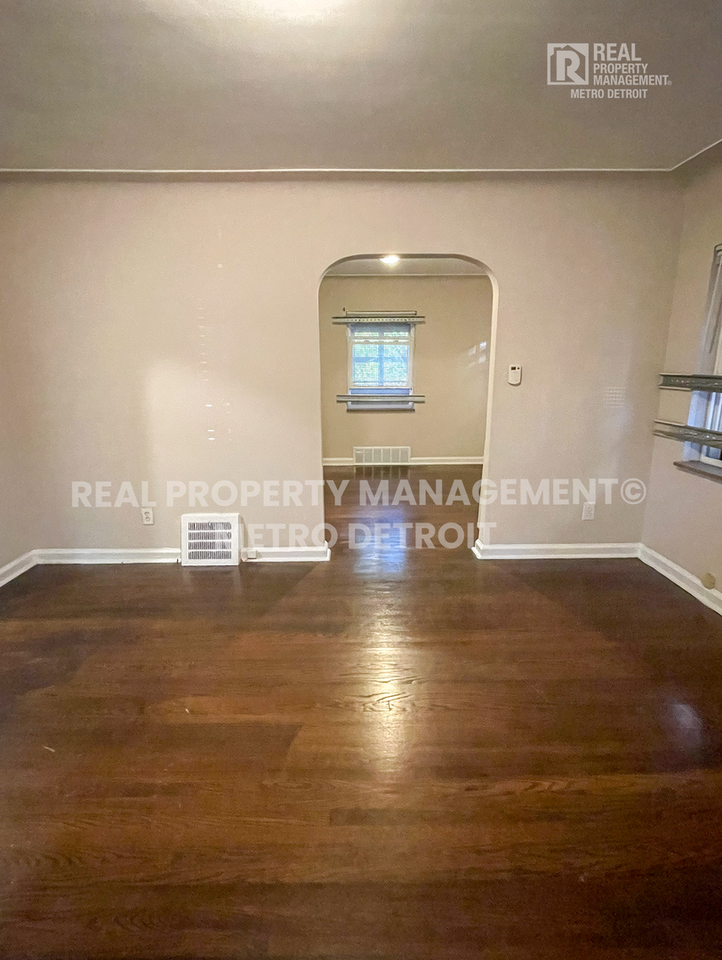 18935 Indiana St - Photo 5 of 22