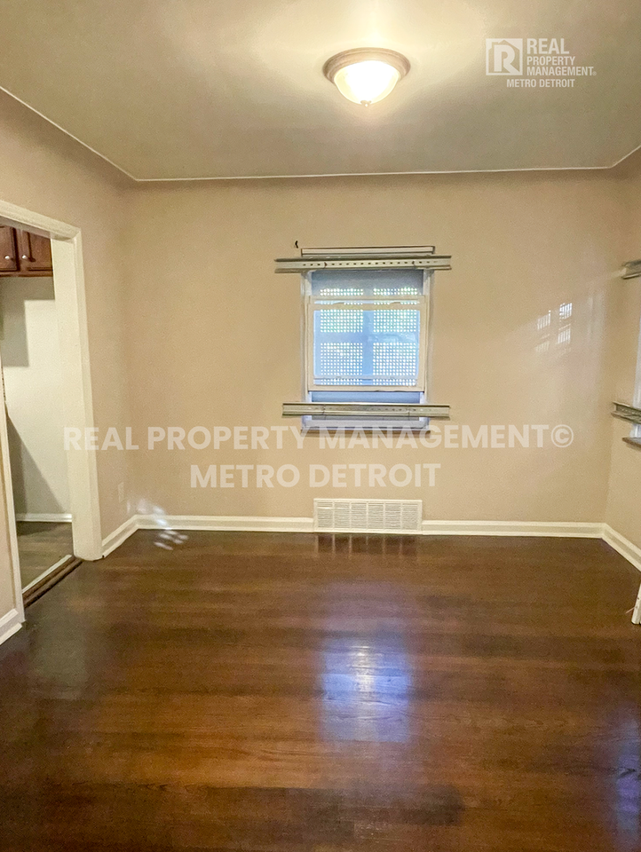 18935 Indiana St - Photo 6 of 22