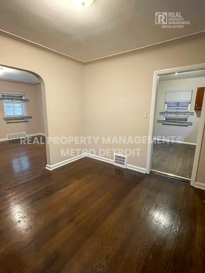 18935 Indiana St - Photo 7 of 22