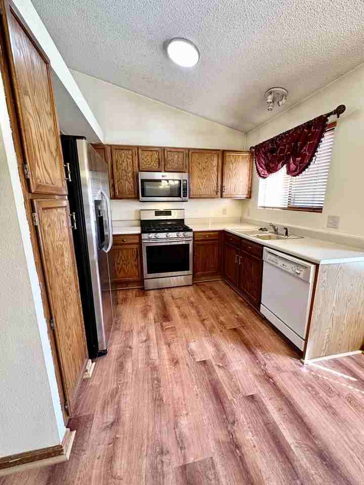 4218 Goldenridge Way - Photo 3 of 17