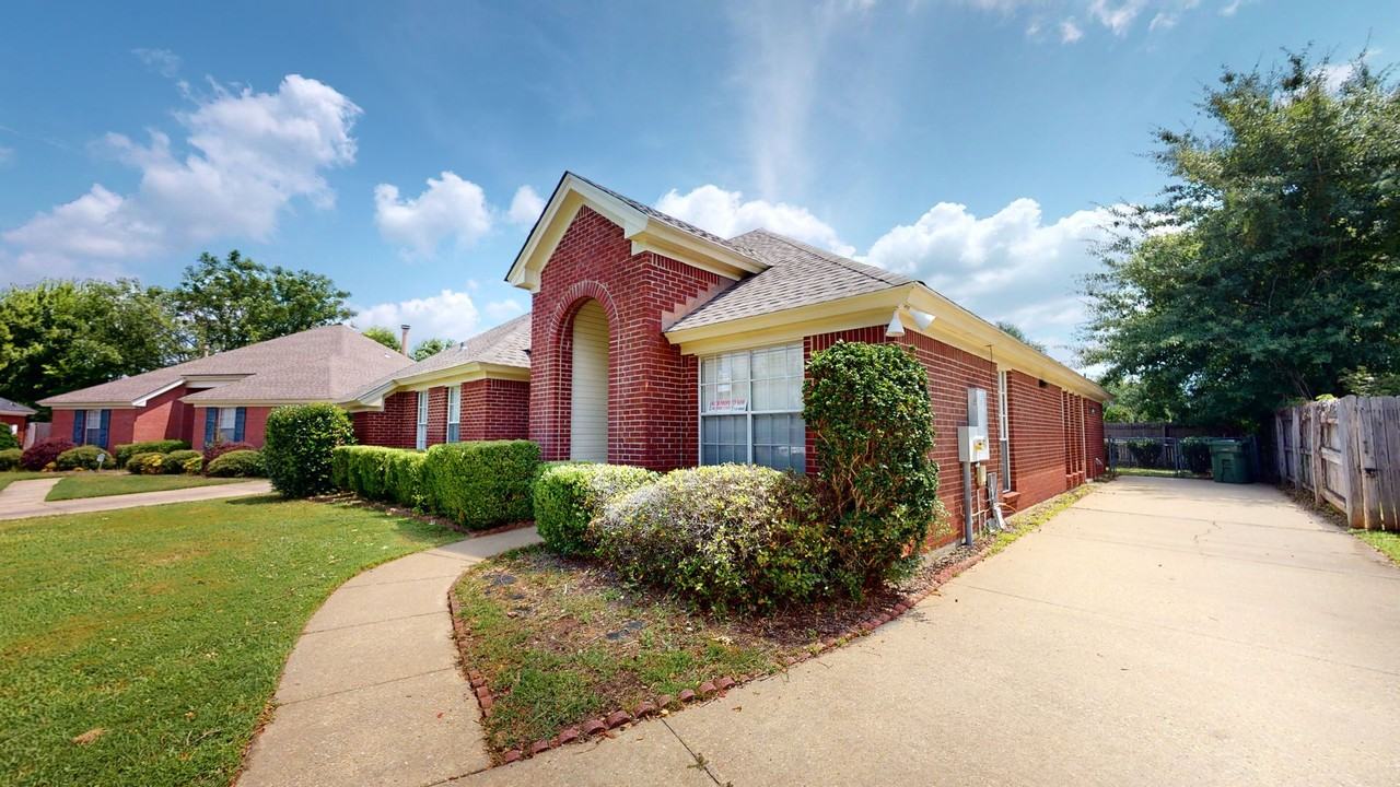 7309 Senderson Ct - Photo 2 of 31