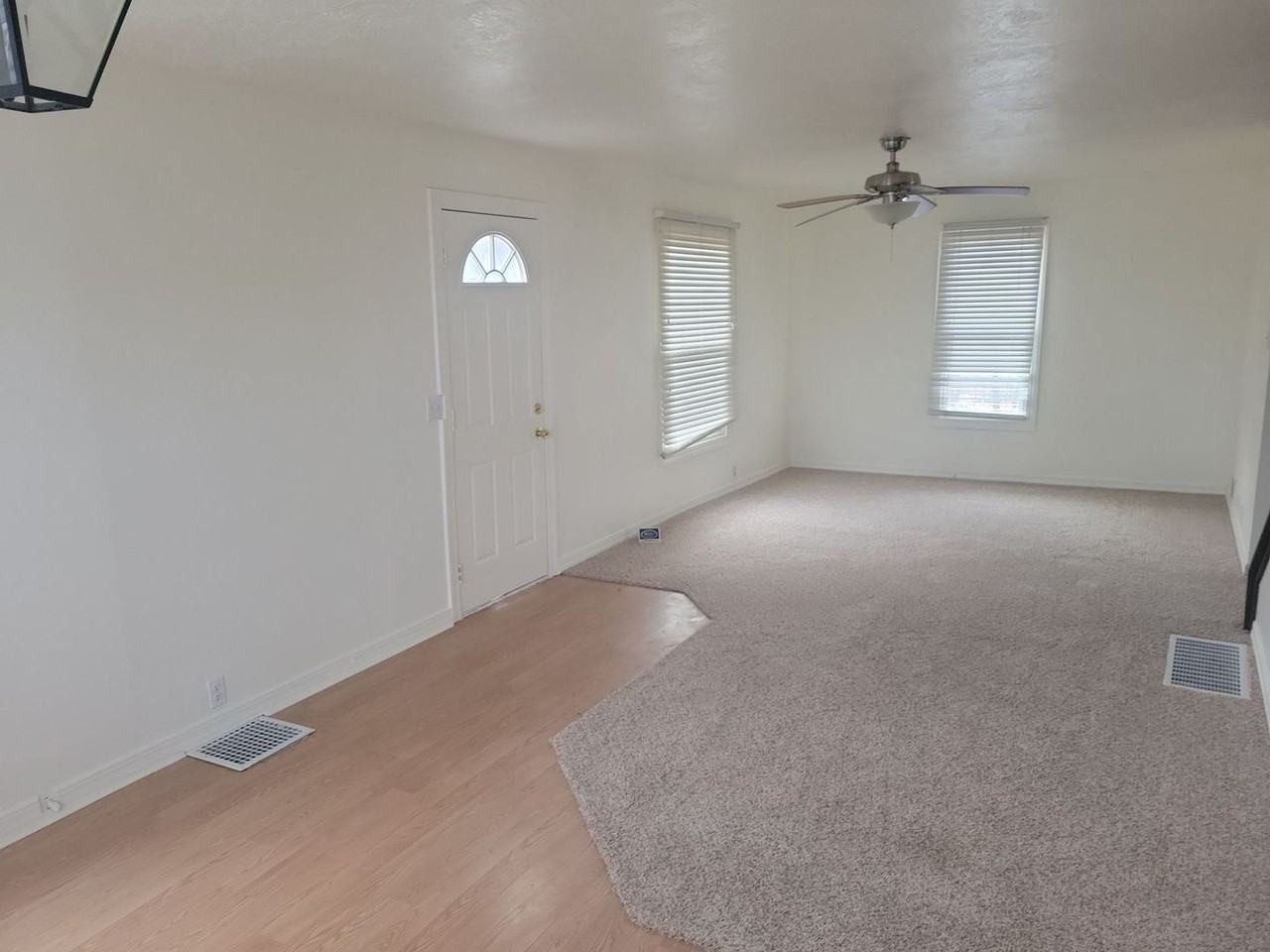 318 South Date Street - Photo 3 of 12