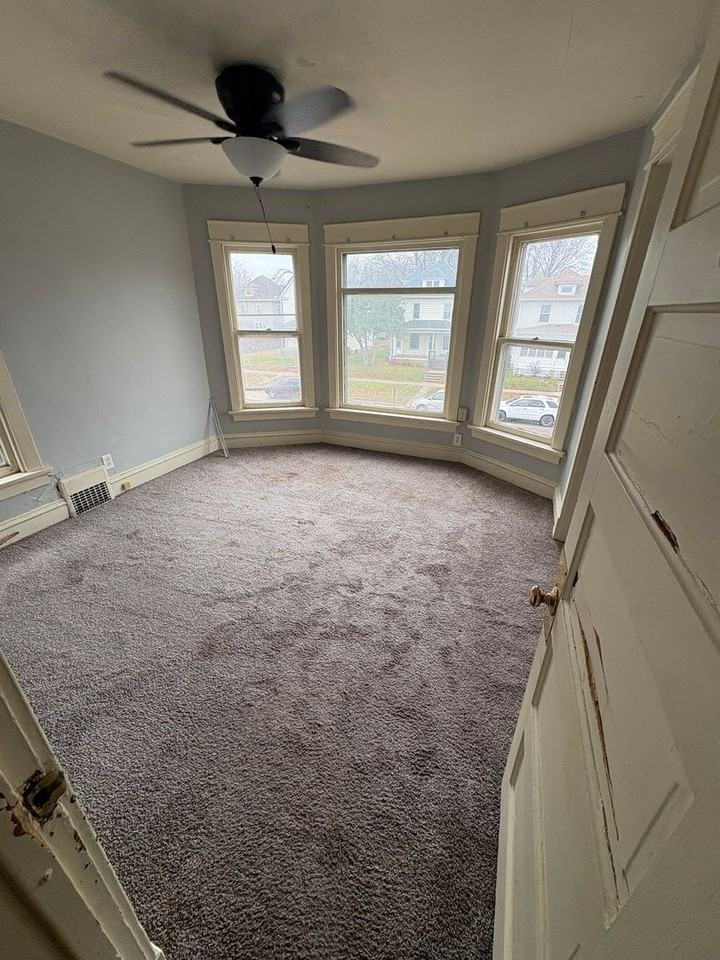 711 South Street - Photo 4 of 6