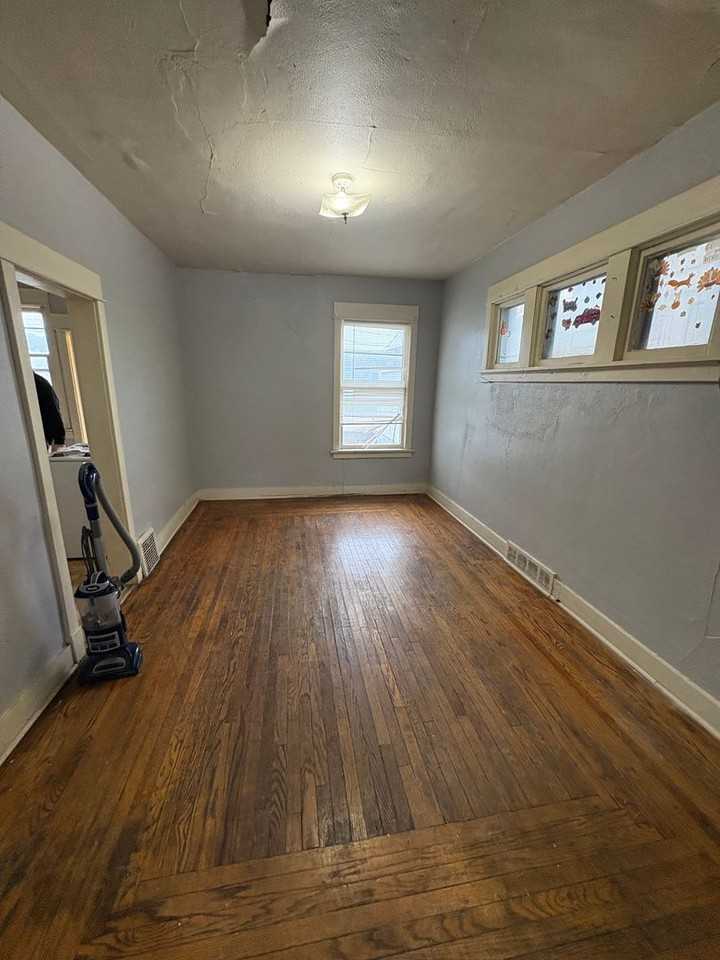 711 South Street - Photo 5 of 6