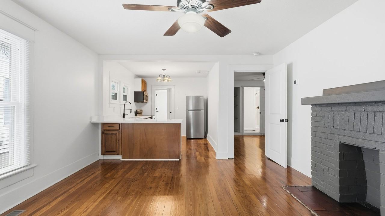 215 N Hickory St - Photo 4 of 21