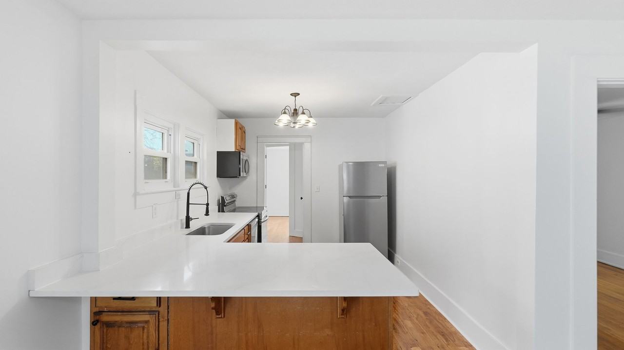 215 N Hickory St - Photo 5 of 21