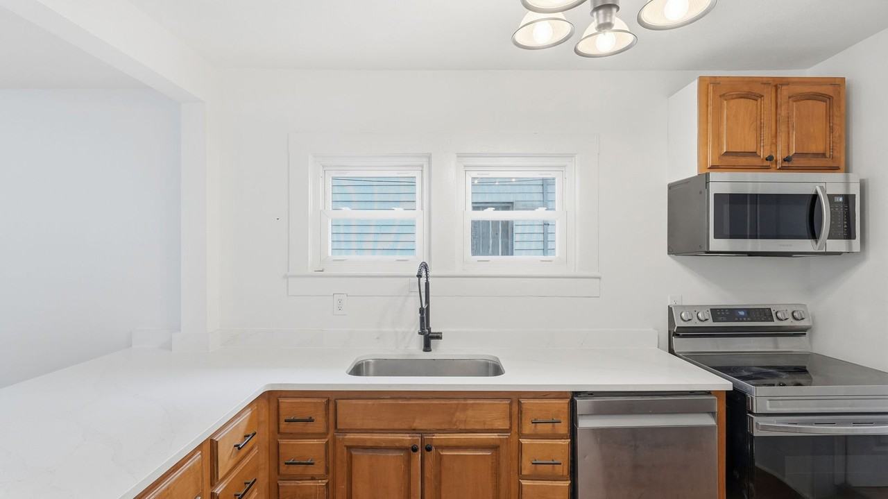 215 N Hickory St - Photo 6 of 21