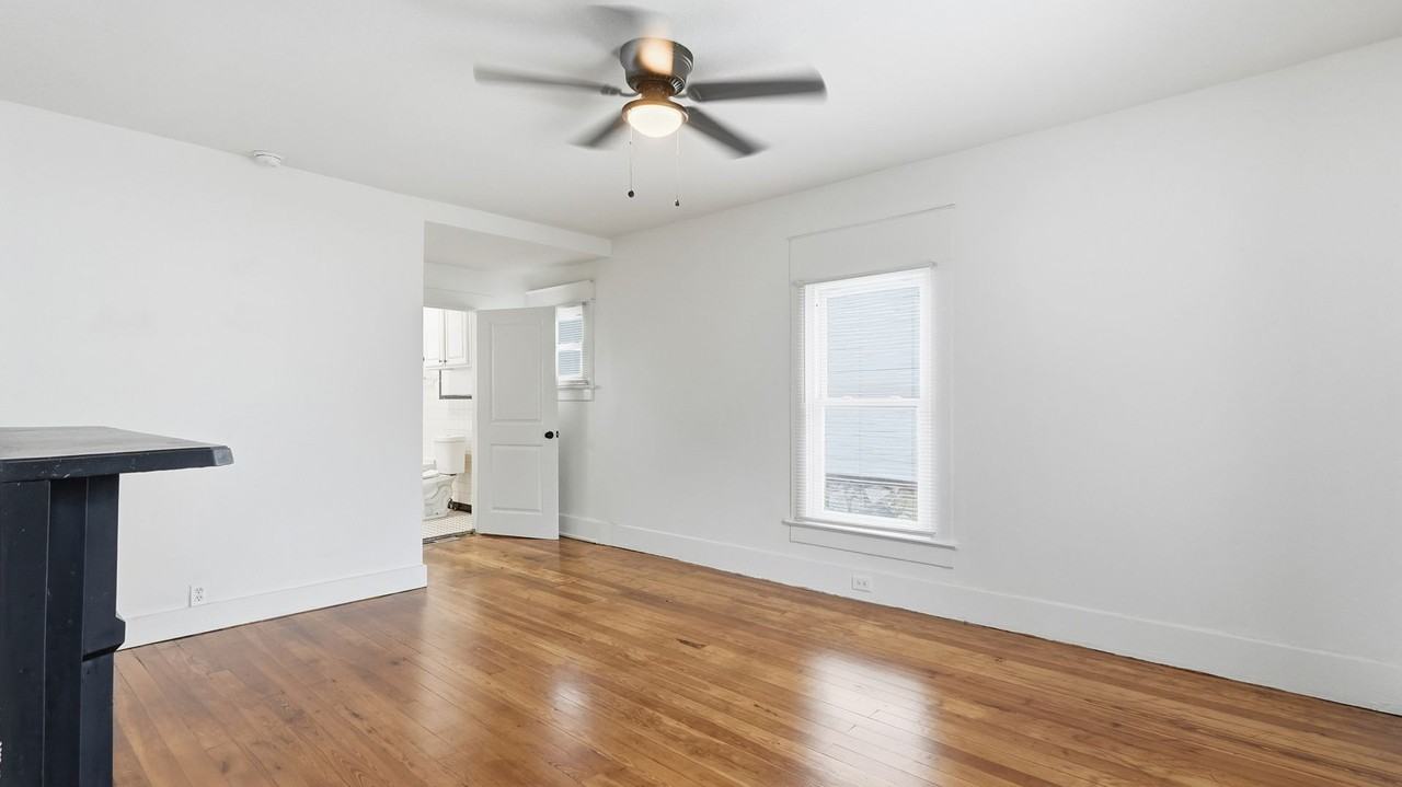 215 N Hickory St - Photo 7 of 21