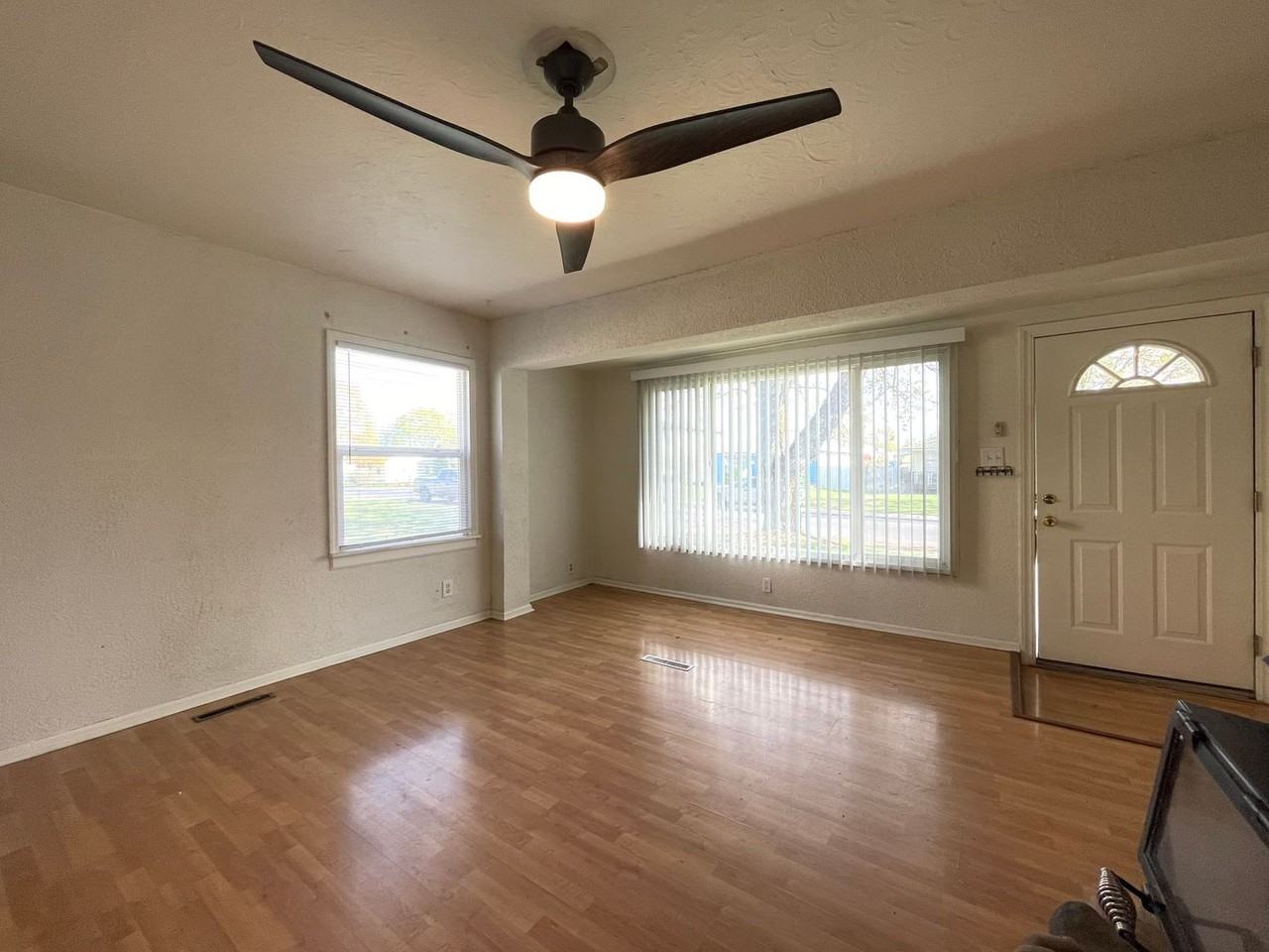 507 East Columbia Avenue - Photo 3 of 14