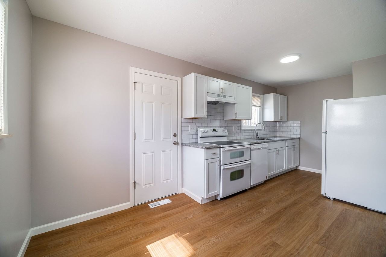 687 Scriven Avenue - Photo 3 of 12