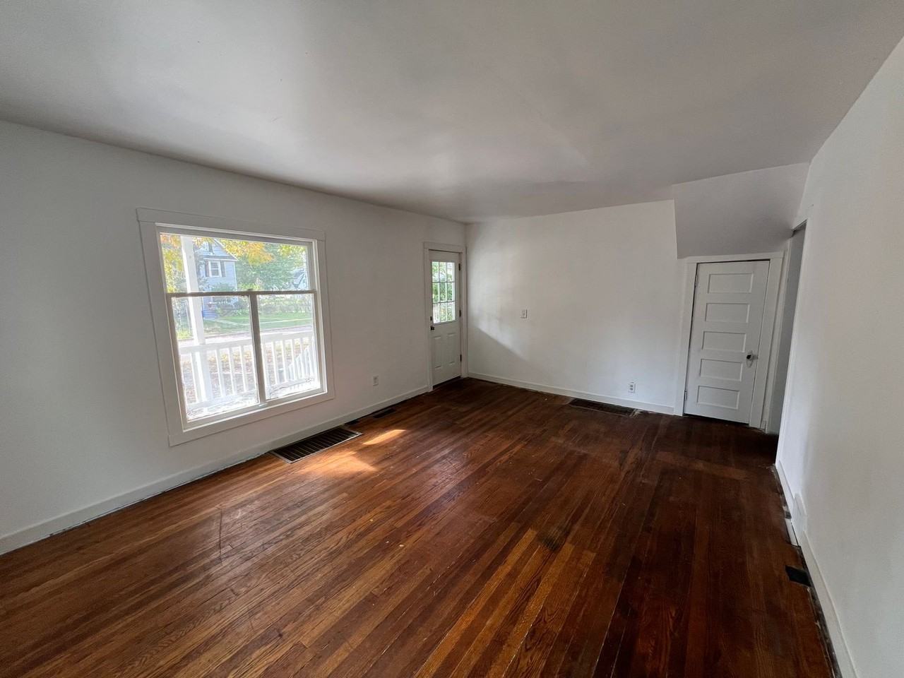 222 Smith Avenue - Photo 4 of 26