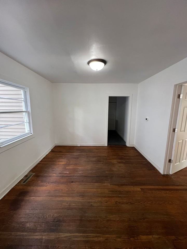 222 Smith Avenue - Photo 5 of 26