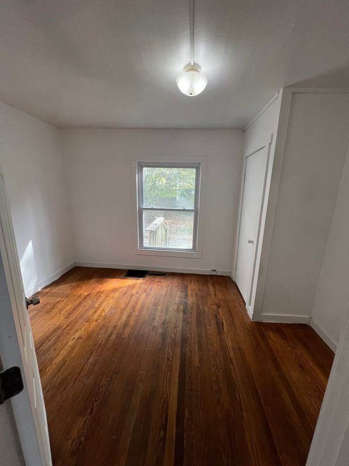 222 Smith Avenue - Photo 7 of 26