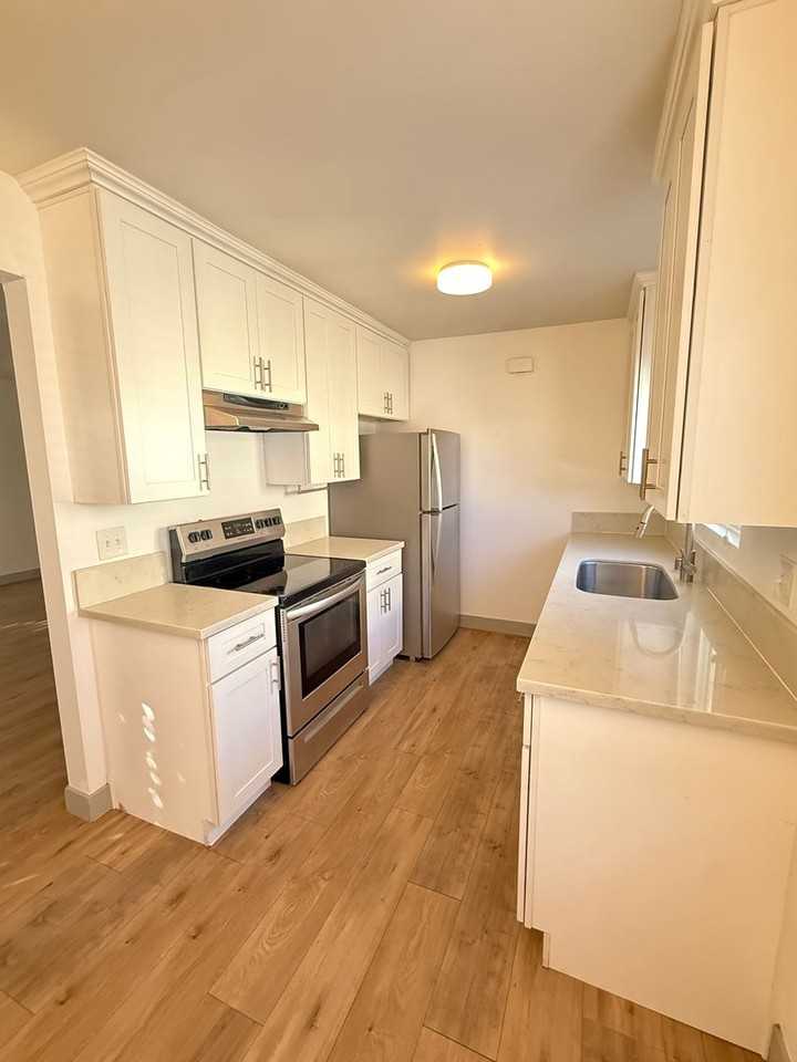 766 Loma Ave - Photo 2 of 26