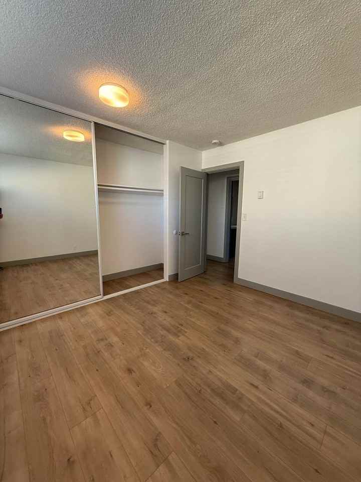 766 Loma Ave - Photo 5 of 26