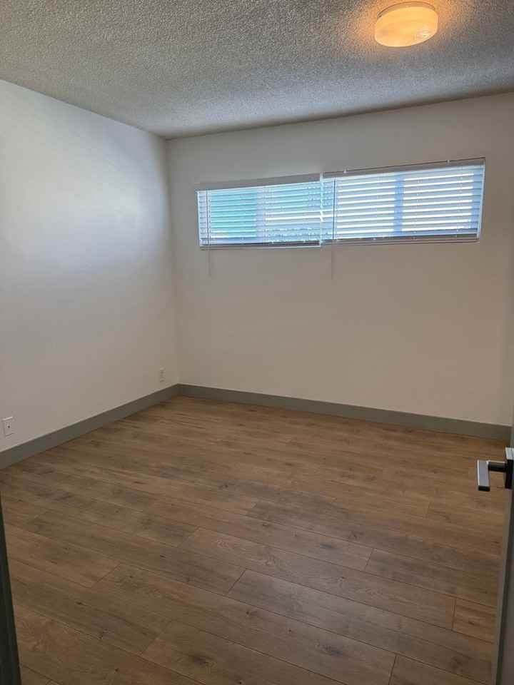 766 Loma Ave - Photo 7 of 26