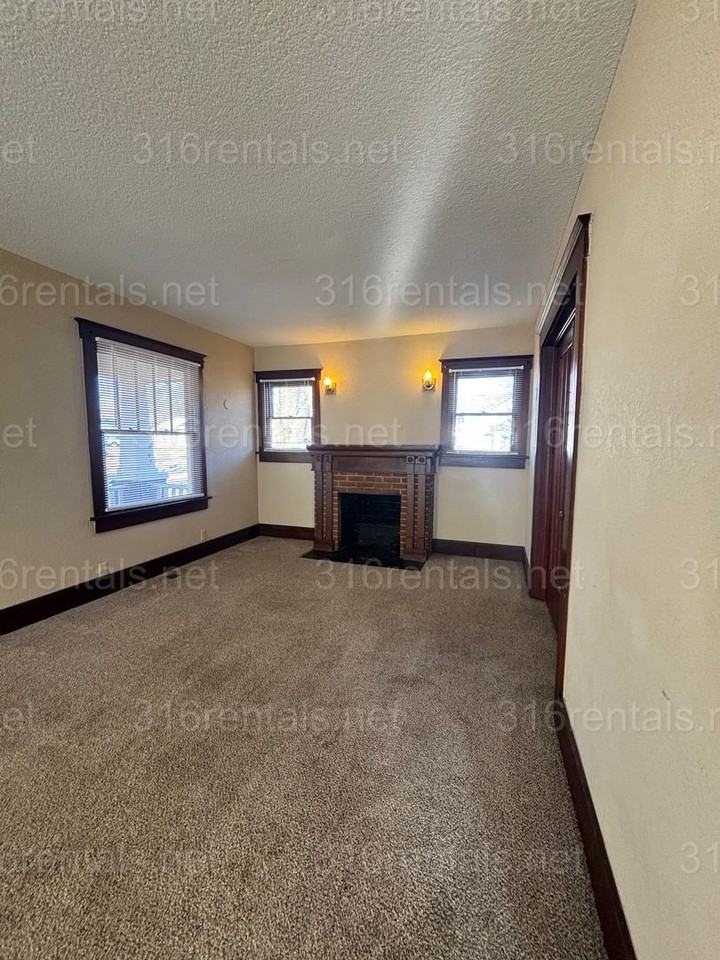 222 N Washington St - Photo 2 of 25