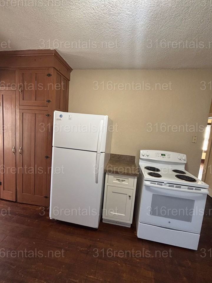 222 N Washington St - Photo 4 of 25