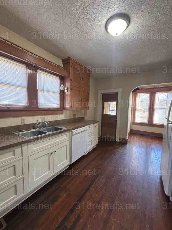 222 N Washington St - Photo 6 of 25