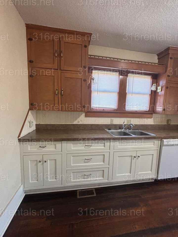 222 N Washington St - Photo 7 of 25