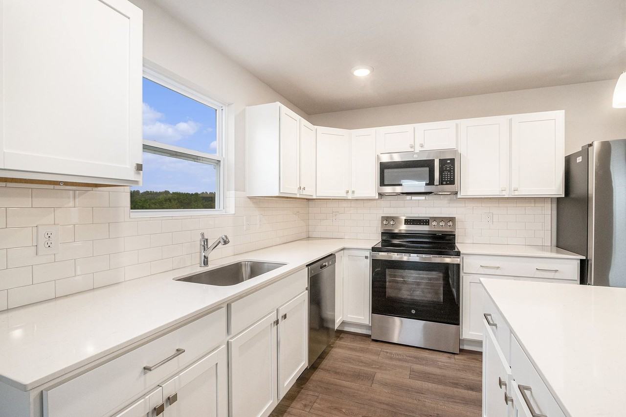 662 Bush Blvd - Photo 2 of 21