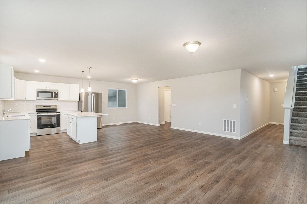 662 Bush Blvd - Photo 3 of 21