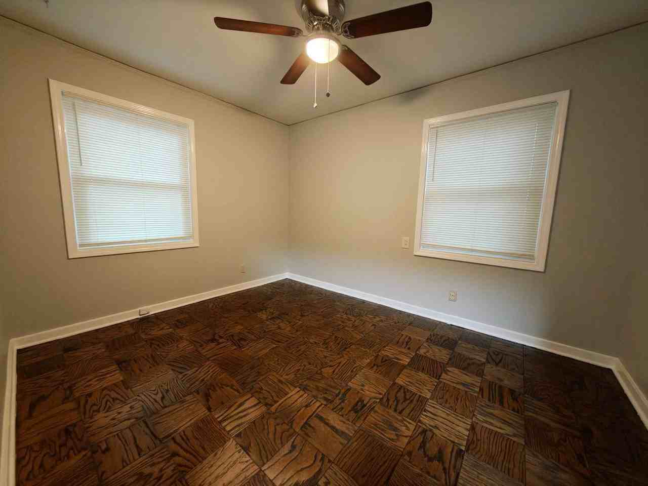 1307 Foxcroft St - Photo 7 of 10