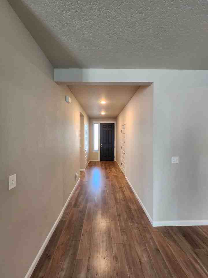 8215 Ballard Loop - Photo 3 of 21