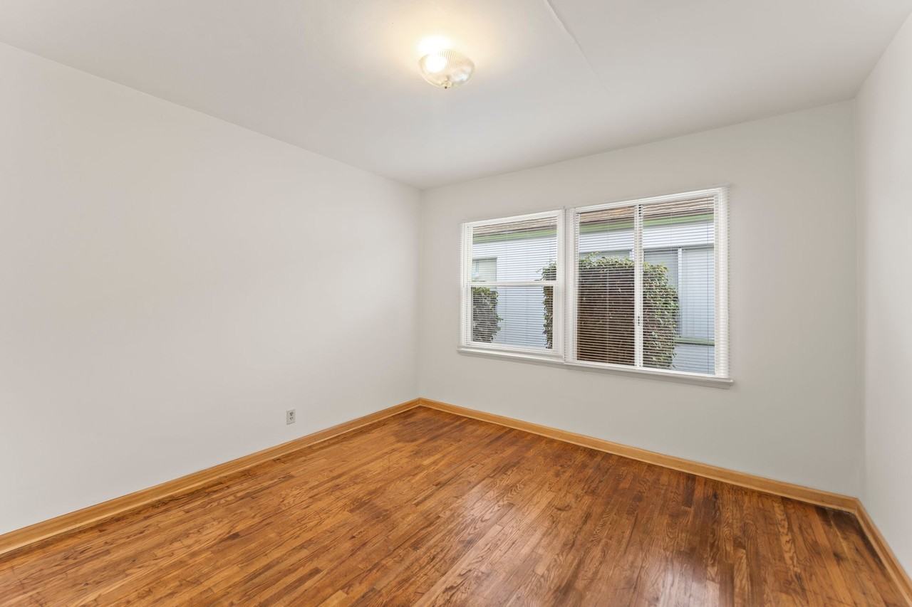 Washington Place - Photo 5 of 13