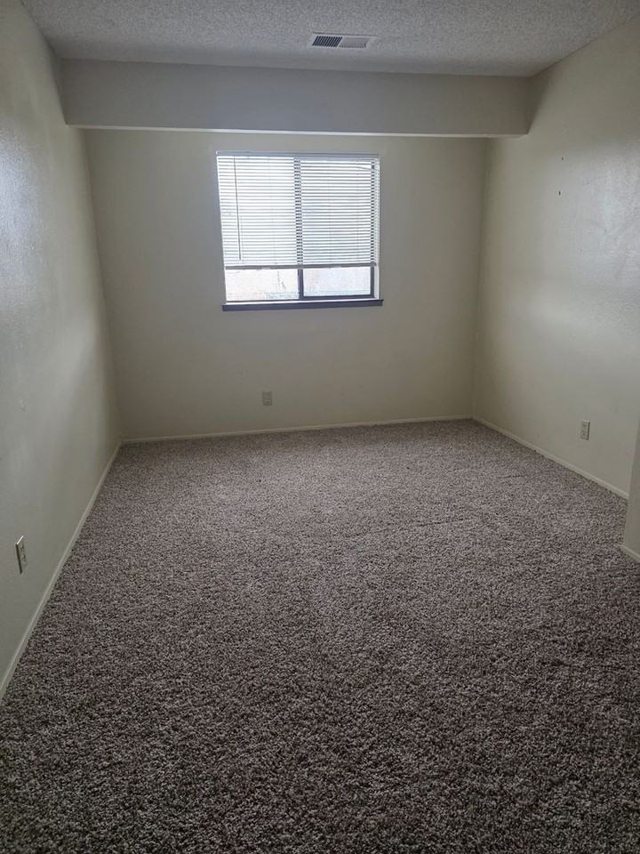 3114 N Truckee Ln - Photo 7 of 8