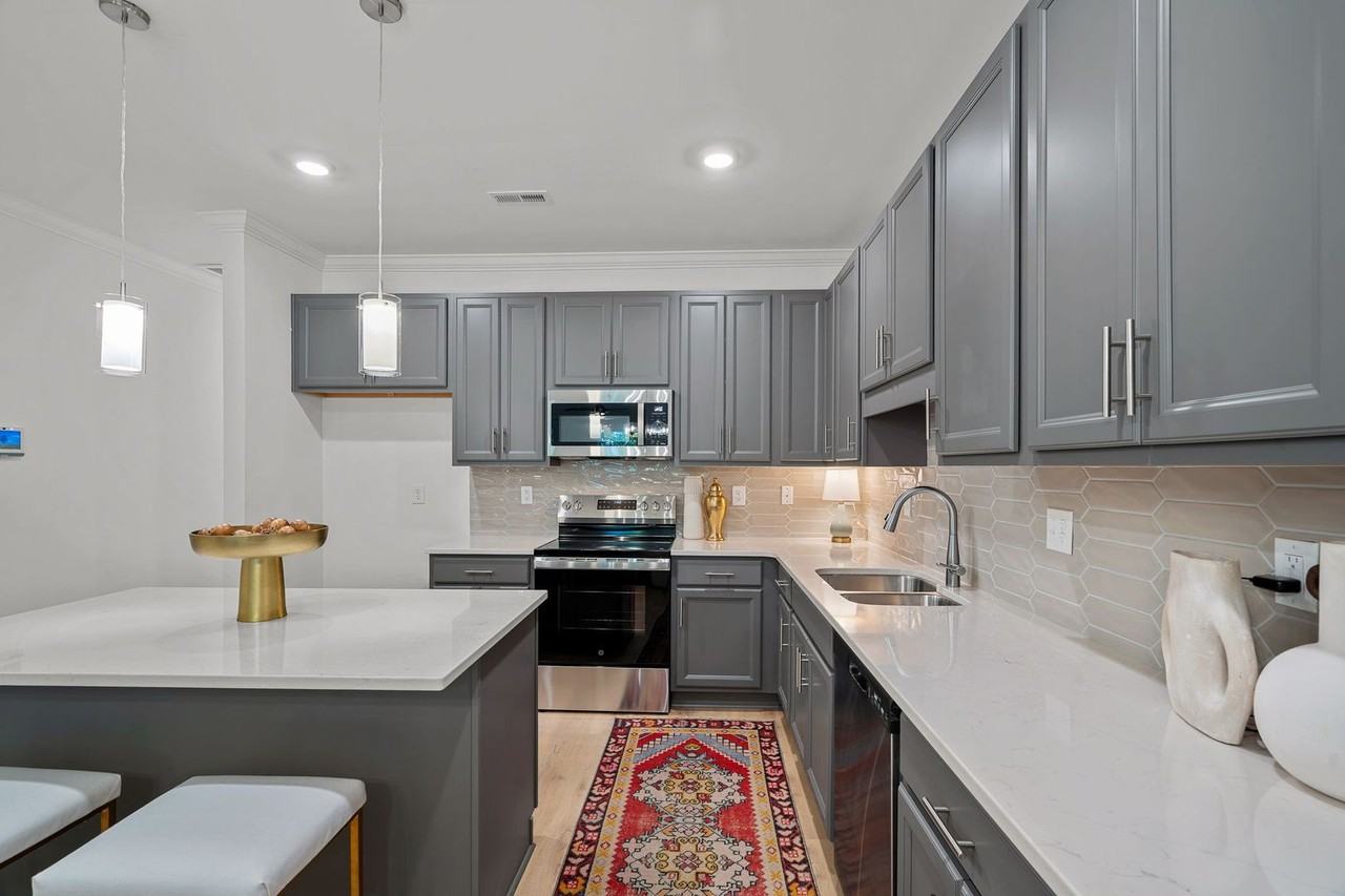 1306 Moretz Ave - Photo 6 of 28