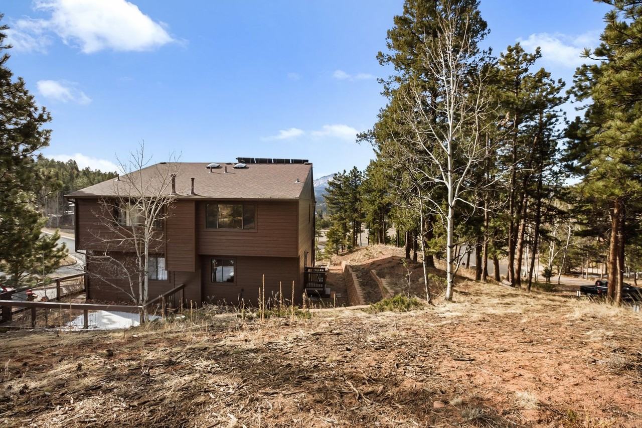 590 Greenway Ct Apt A - Photo 4 of 46