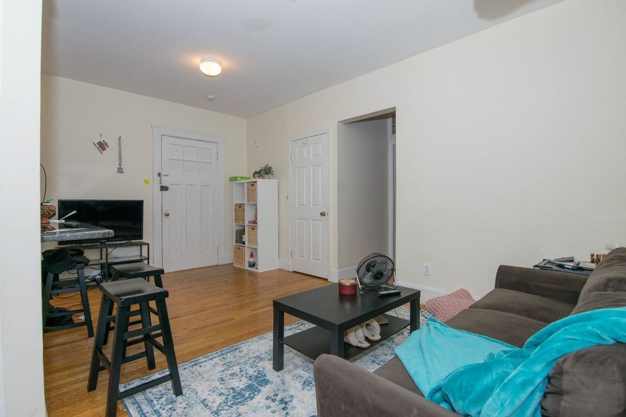 70 Egmont St - Photo 3 of 9